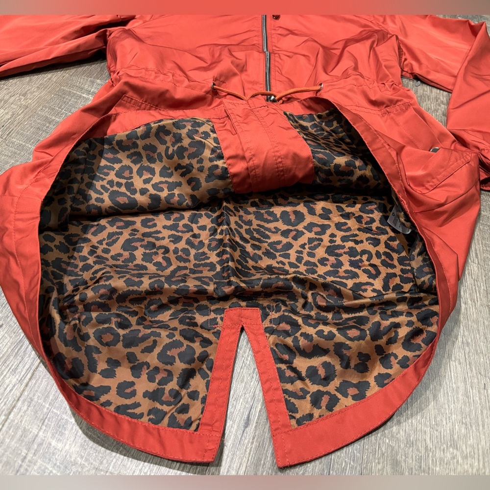 ORANGE RAINCOAT | UTILITY | OUTDOORS |
| SIZE: MED (8/10) | - Picture 11 of 14